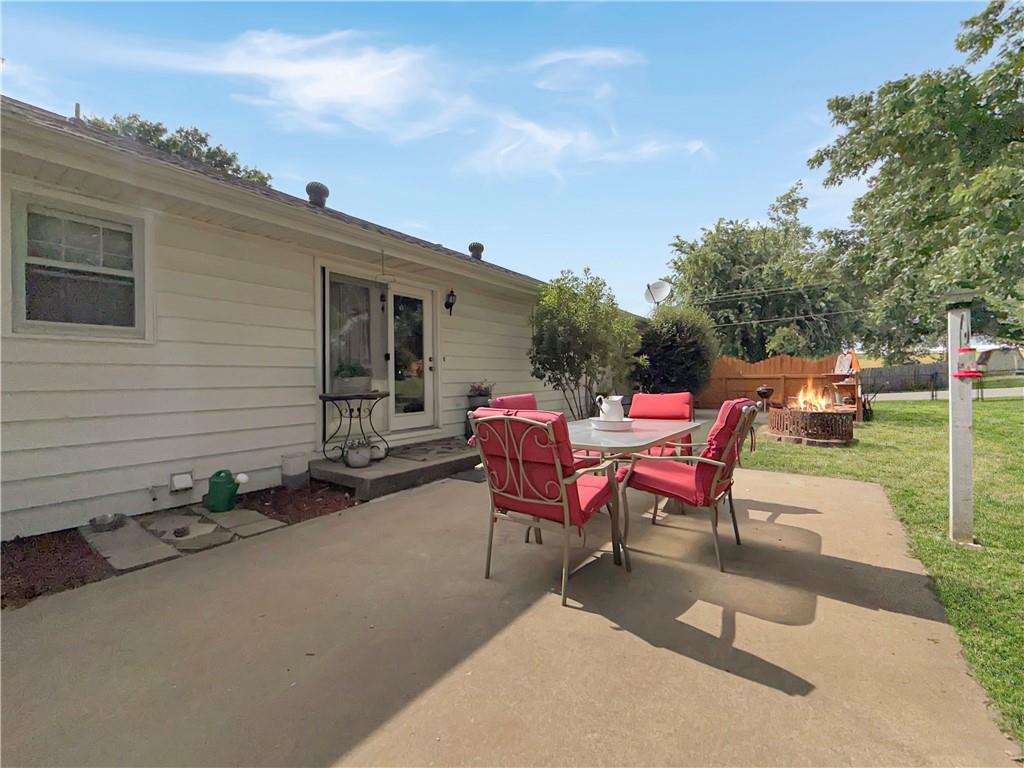 1114 Hilltop Dr, Carrollton, MO 64633