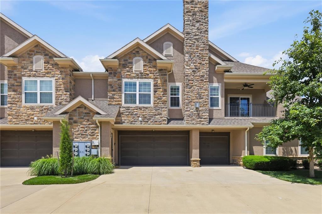 15919 Fontana St #230, Overland Park, KS 66085