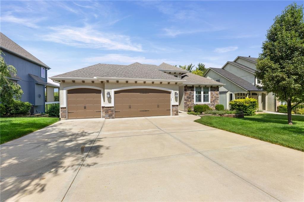 7832 Alden Rd, Lenexa, KS 66216