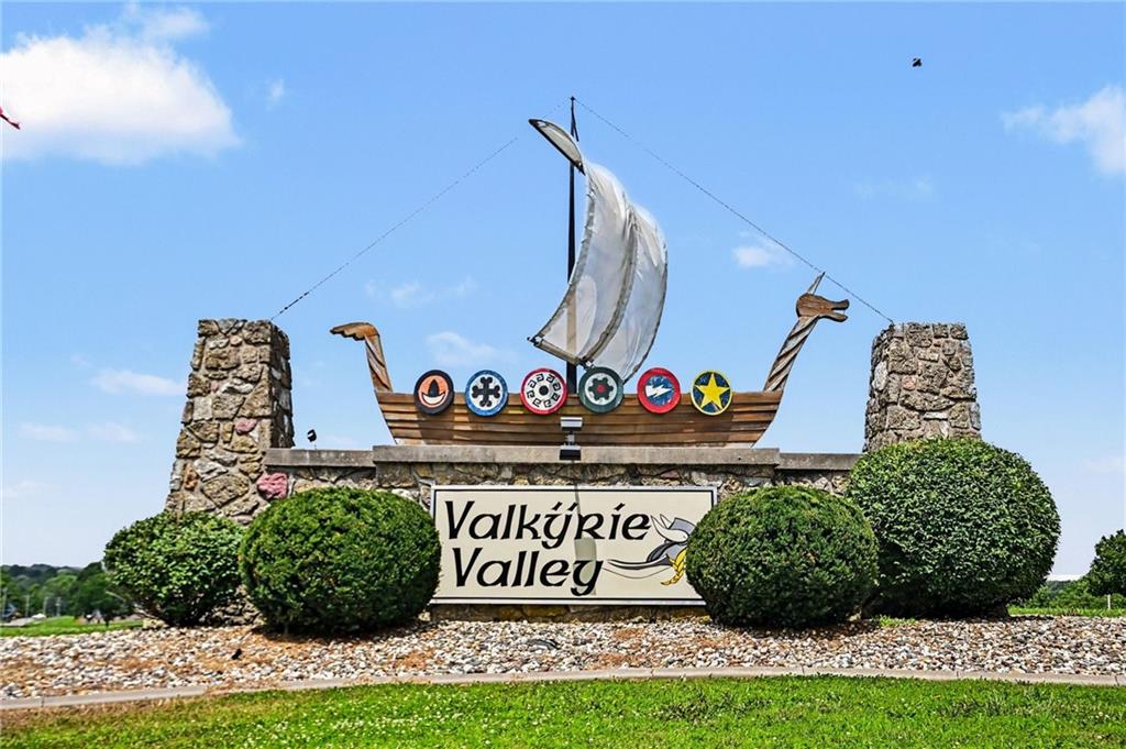 1066 Lake Viking Ter, Altamont, MO 64620
