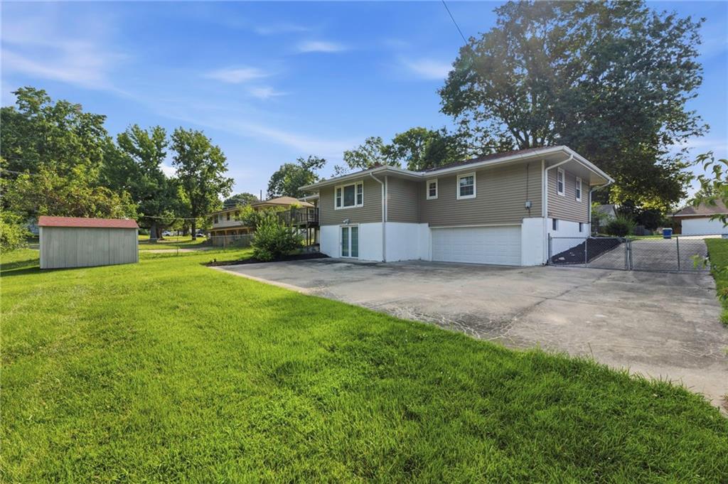 8304 Willow Way, Raytown, MO 64138