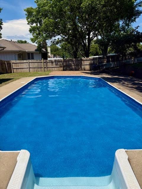 404 Springwood Dr, Blue Springs, MO 64015