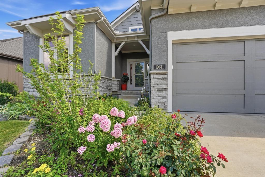 19611 W 100th St, Lenexa, KS 66220