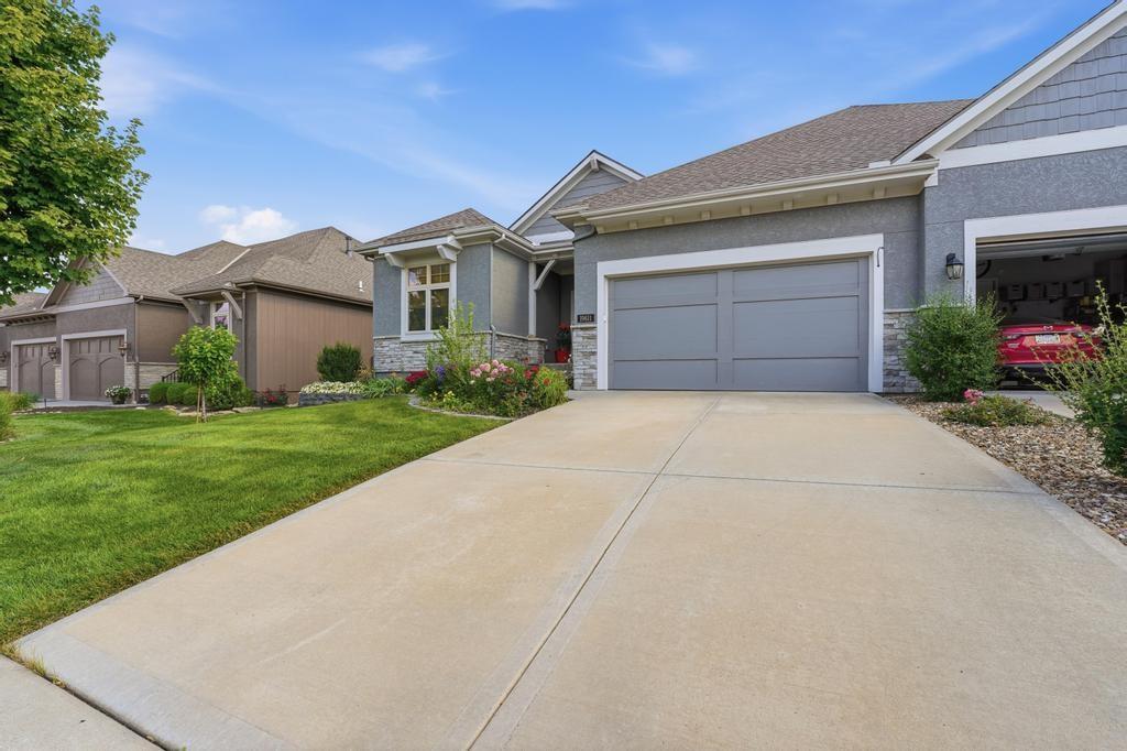 19611 W 100th St, Lenexa, KS 66220