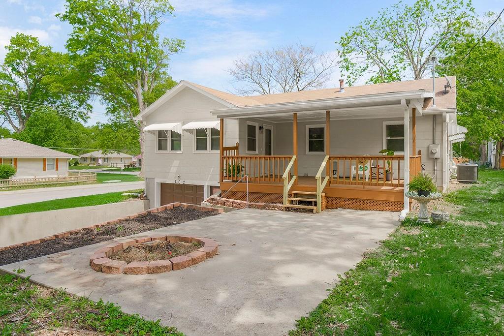 102 S 18th St, Leavenworth, KS 66048