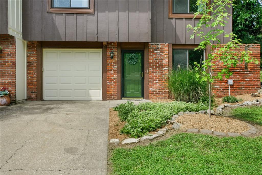 6337 W 50th St, Mission, KS 66202