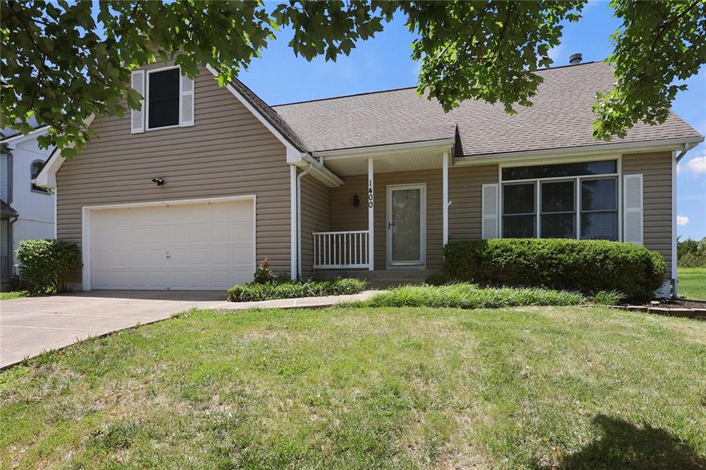 1400 SW Pacific Dr, Lee's Summit, MO 64081