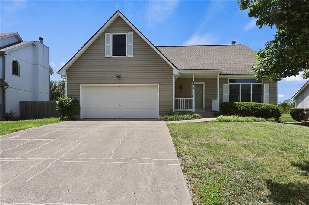 1400 SW Pacific Dr, Lee's Summit, MO 64081