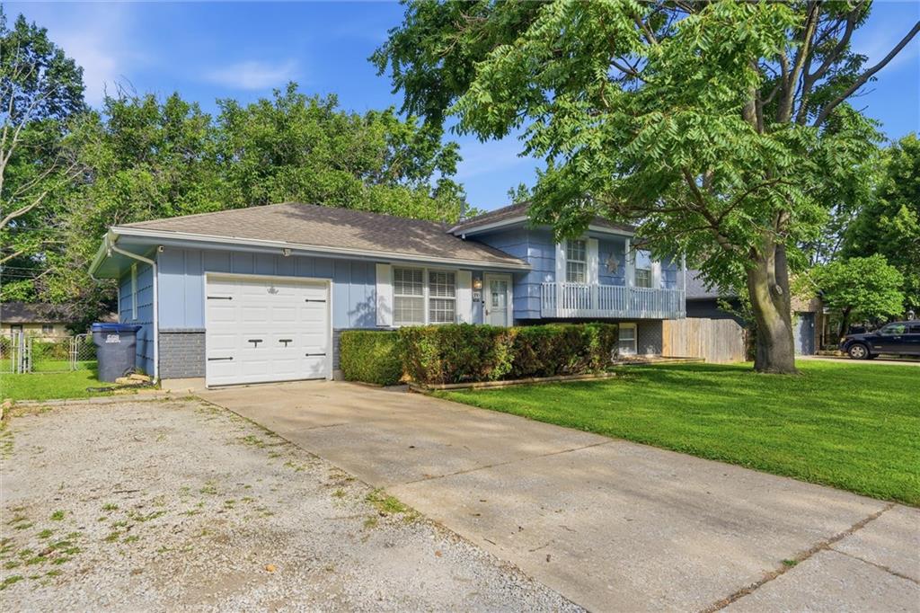 100 SW Alderson Pl, Lee's Summit, MO 64063