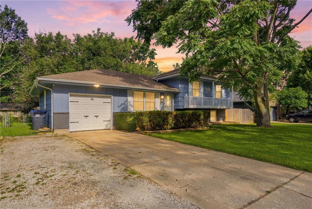 100 SW Alderson Pl, Lee's Summit, MO 64063