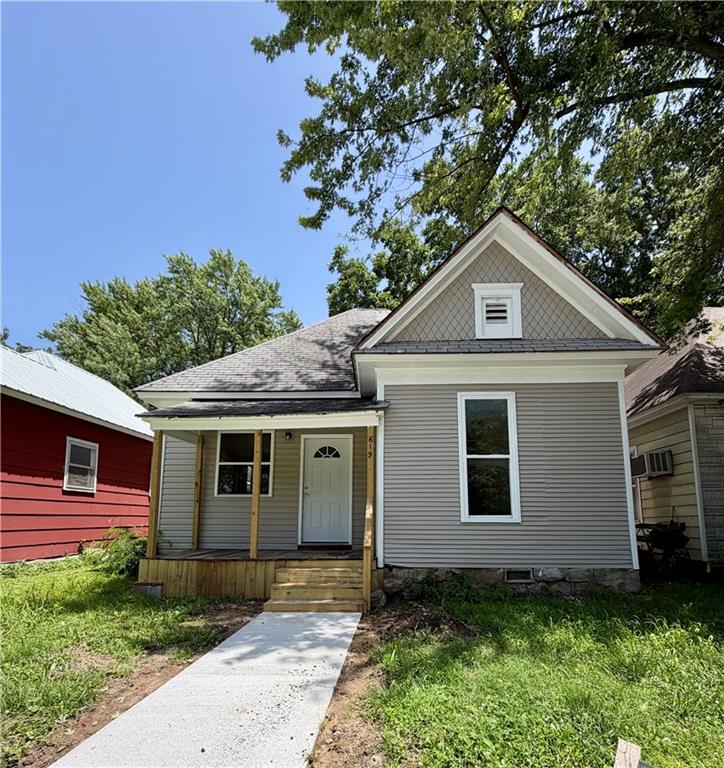 619 N 26th St, Parsons, KS 67357