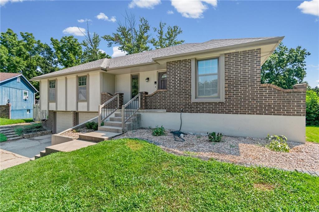 1008 SW 23rd St, Blue Springs, MO 64015