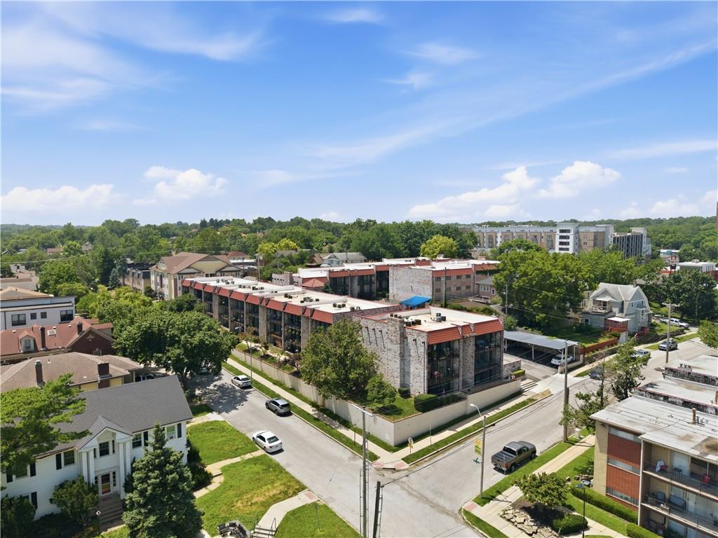 5004 Grand Ave #E, Kansas City, MO 64112