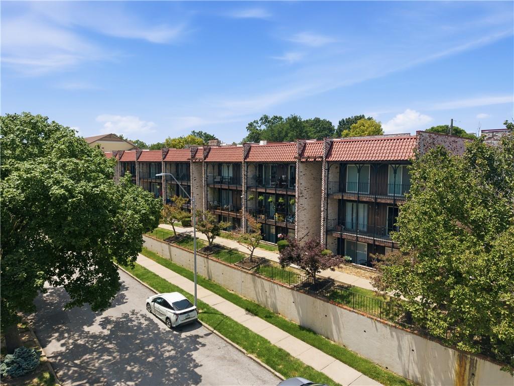 5004 Grand Ave #E, Kansas City, MO 64112