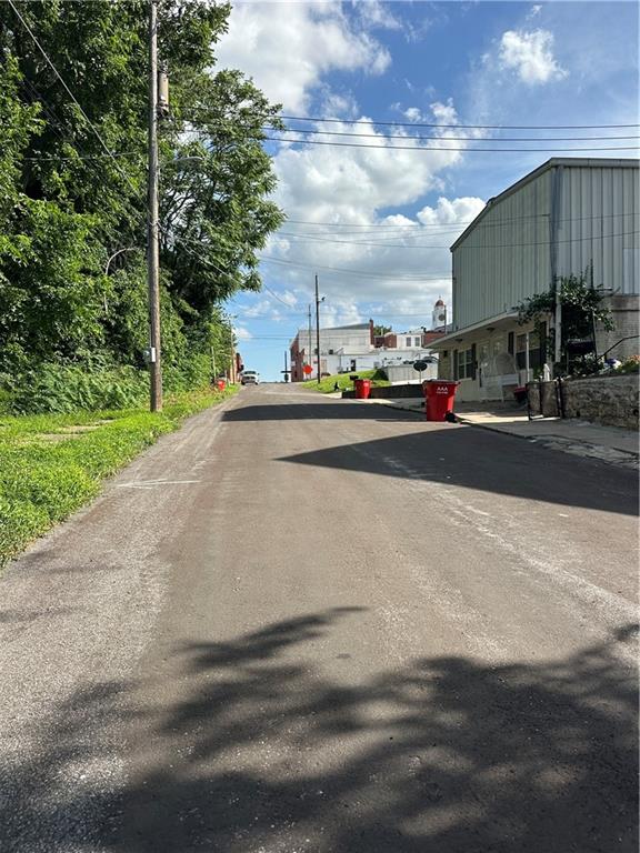 135 N 11th St, Lexington, MO 64067