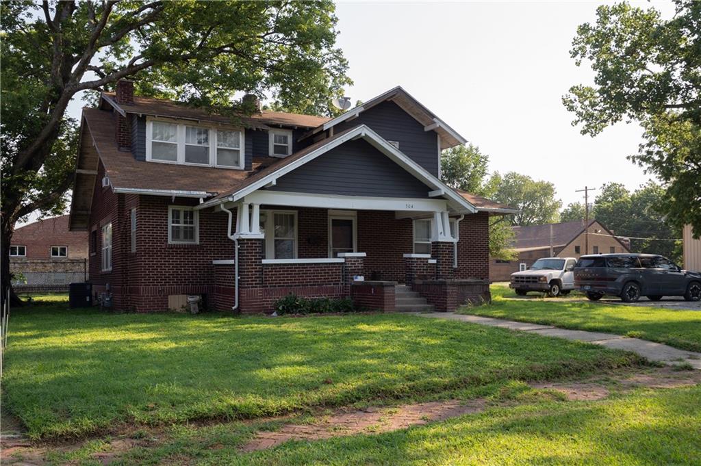 304 E 4th St, Cherryvale, KS 67335