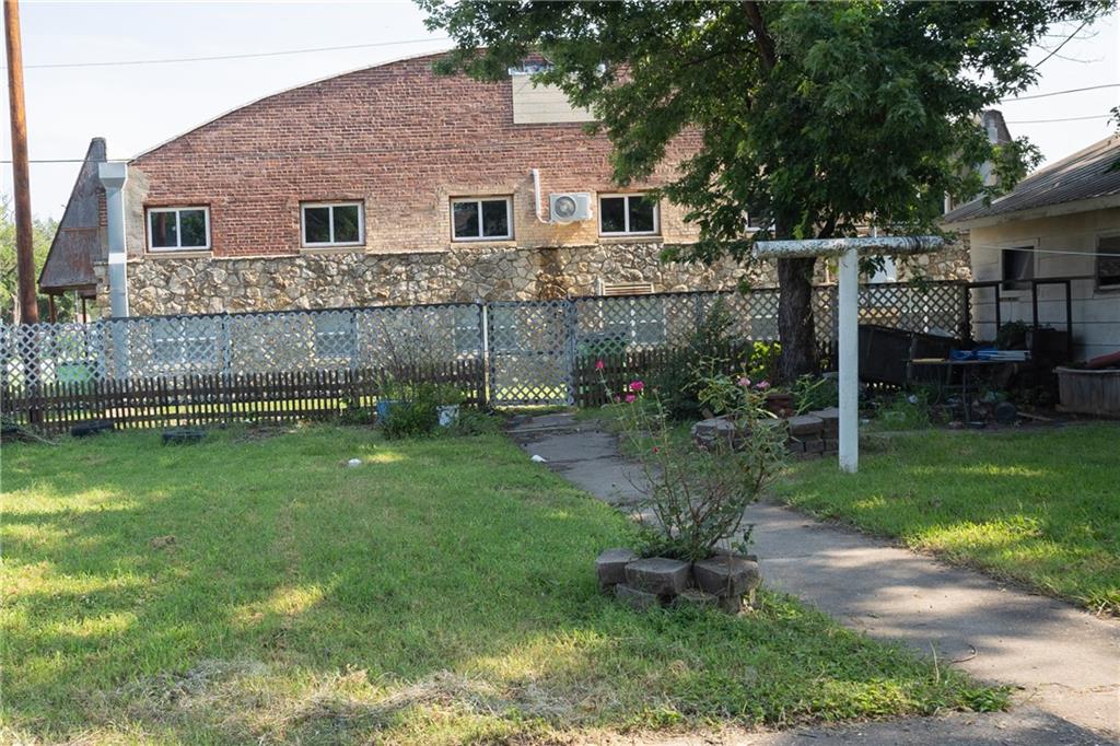 304 E 4th St, Cherryvale, KS 67335