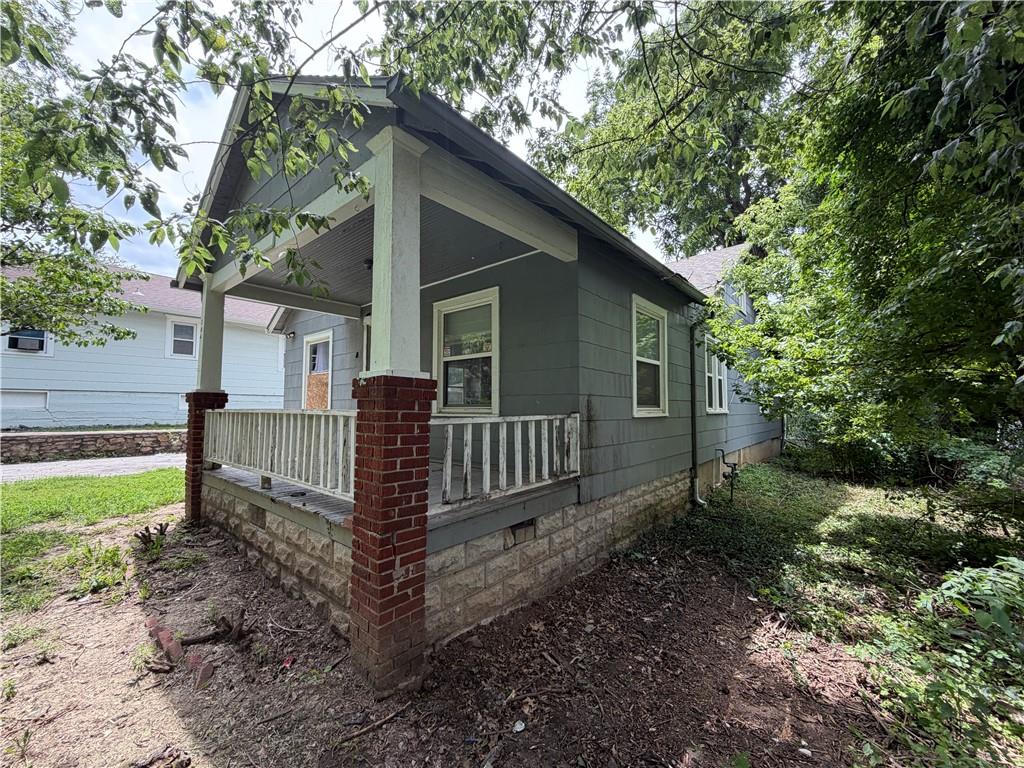 206 S Hardy Ave, Independence, MO 64053