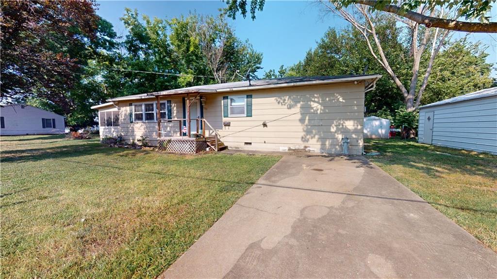 1705 N Main St, Nevada, MO 64772