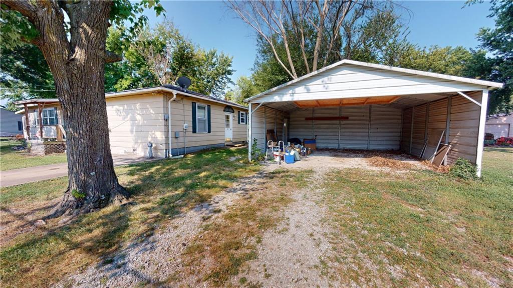 1705 N Main St, Nevada, MO 64772