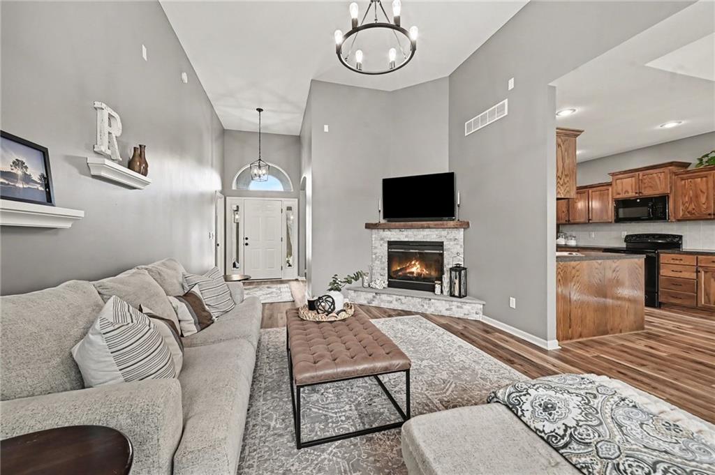 3704 NW Windburn Dr, Blue Springs, MO 64015