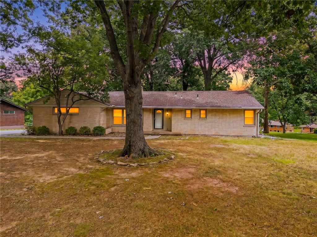 226 NW 43rd St, Kansas City, MO 64116