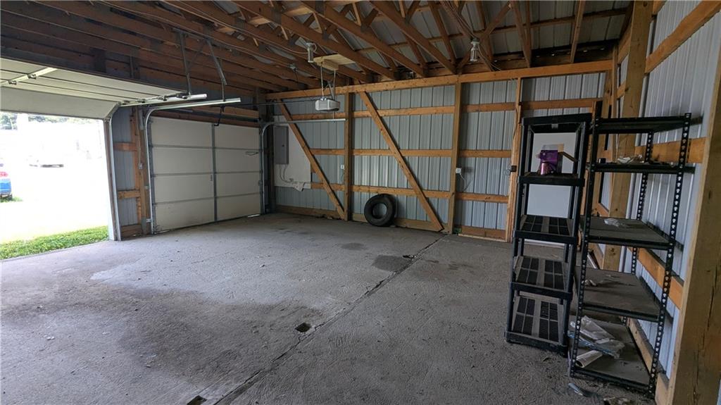 814 Utah St, Hiawatha, KS 66434