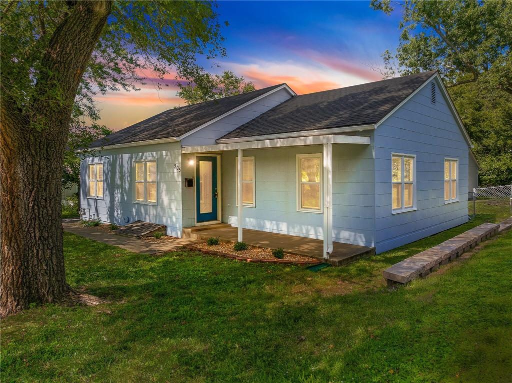 205 N Independence St, Pleasant Hill, MO 64080