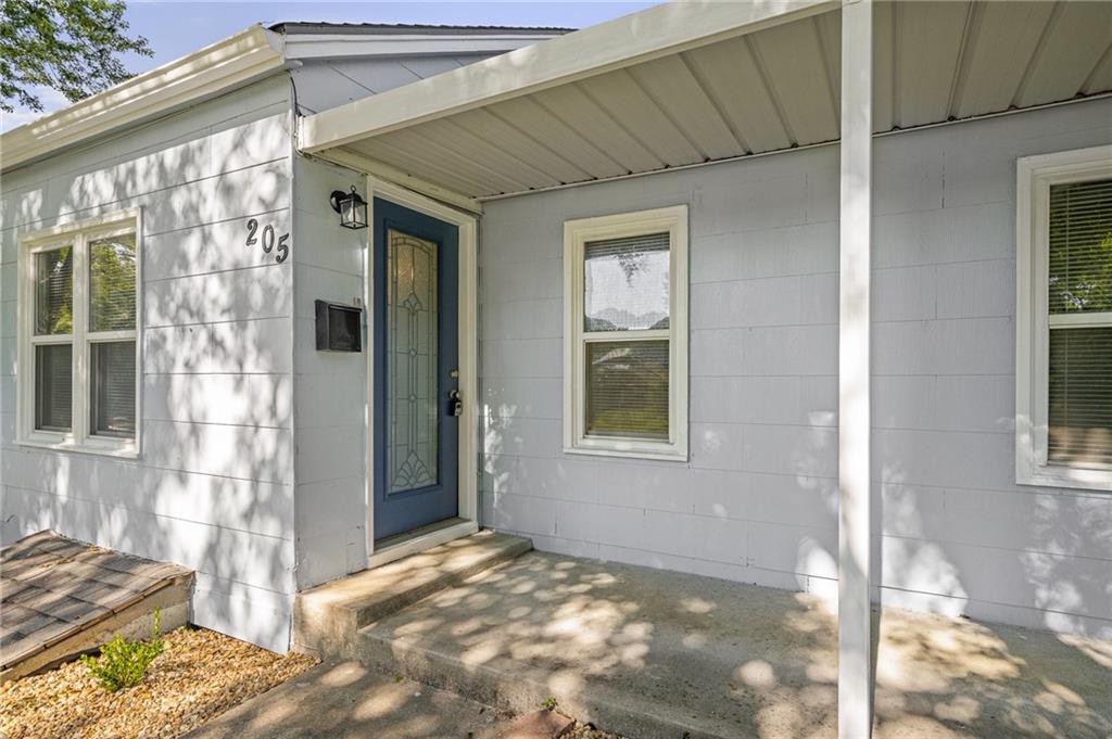 205 N Independence St, Pleasant Hill, MO 64080