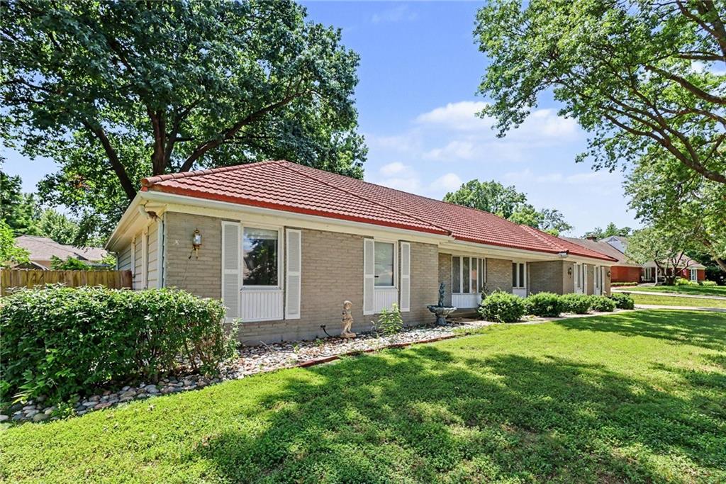 11705 W 60th Pl, Shawnee, KS 66203