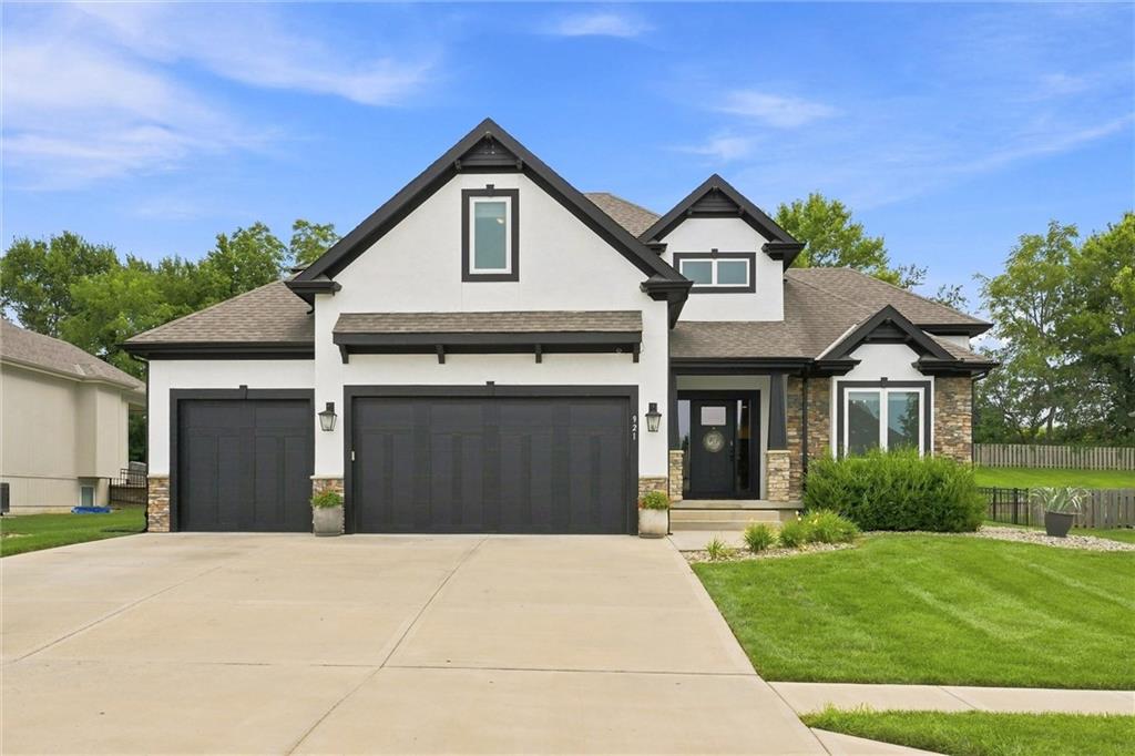 921 Foxglove Ln, Kearney, MO 64060
