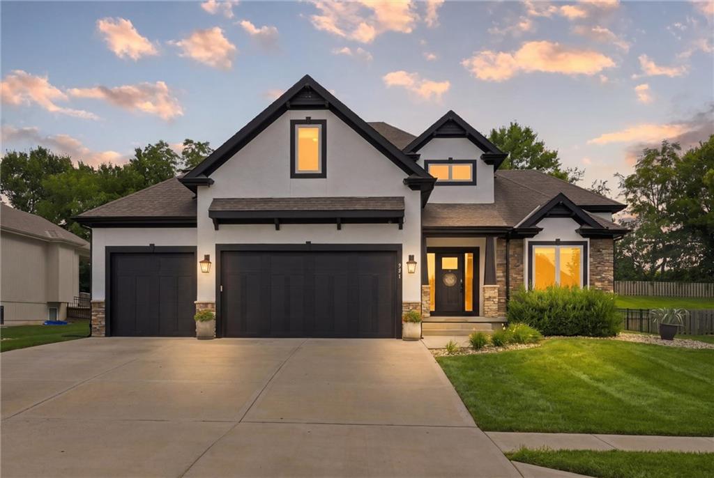 921 Foxglove Ln, Kearney, MO 64060