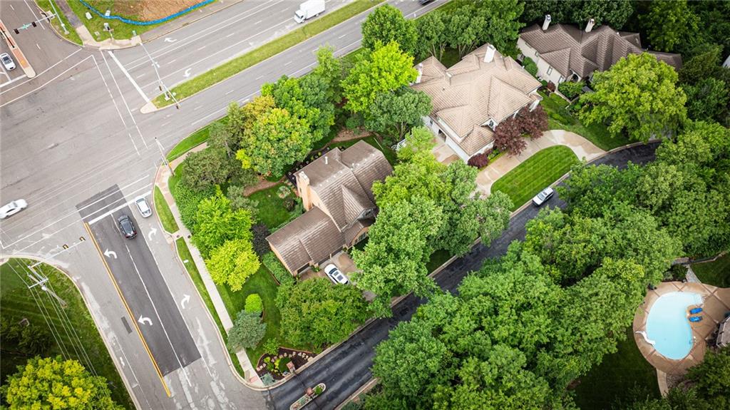 12668 Sherwood Dr, Leawood, KS 66209