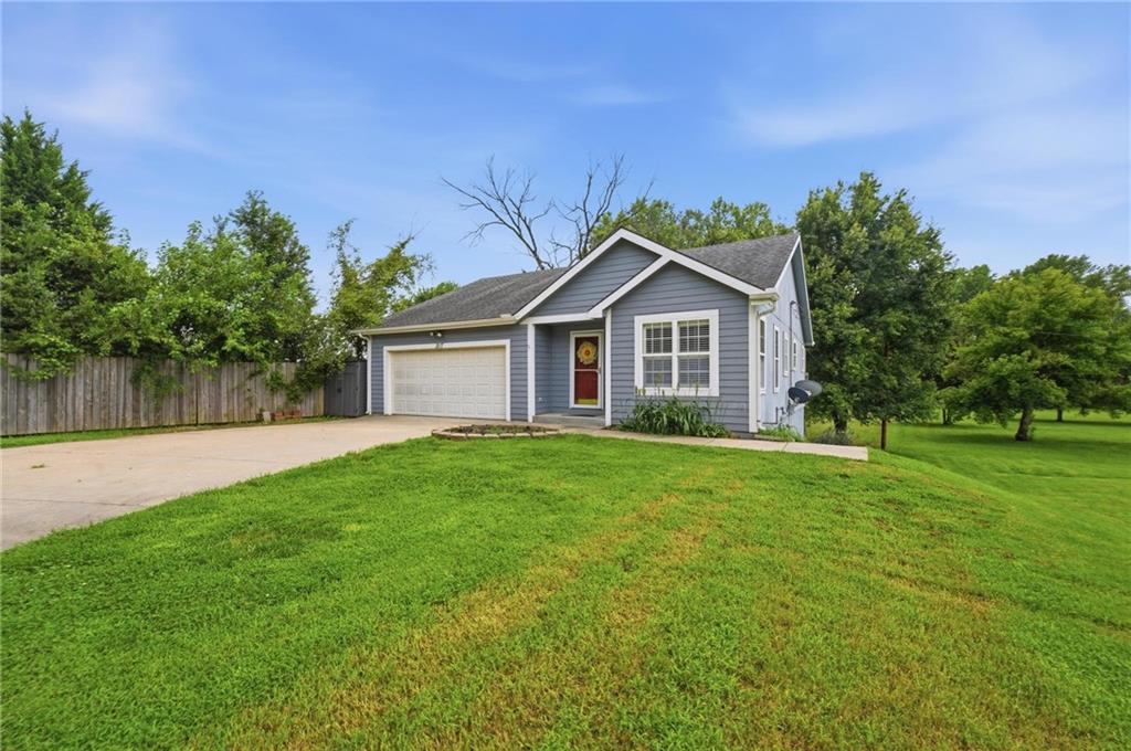 217 E 5th St Ct, Linwood, KS 66052