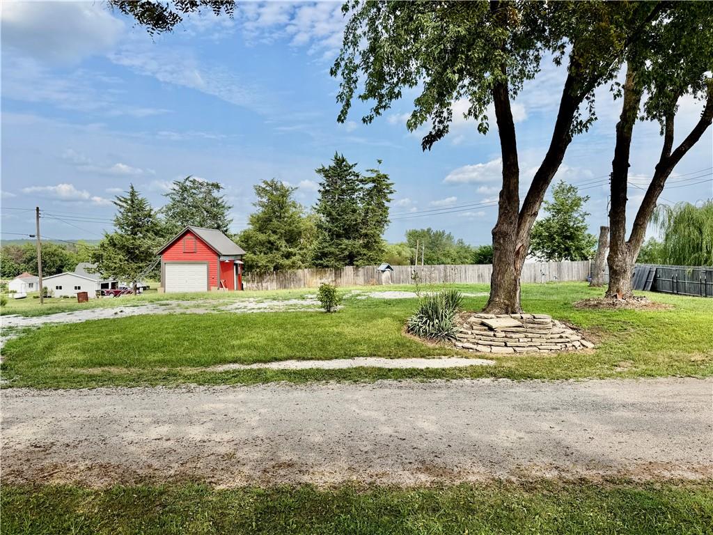 404 E 6th St, Pickering, MO 64476