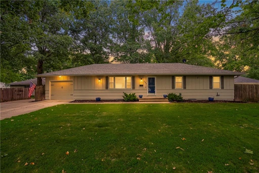 305 S Berkley St, Louisburg, KS 66053