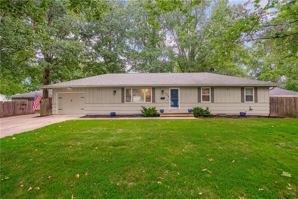 305 S Berkley St, Louisburg, KS 66053