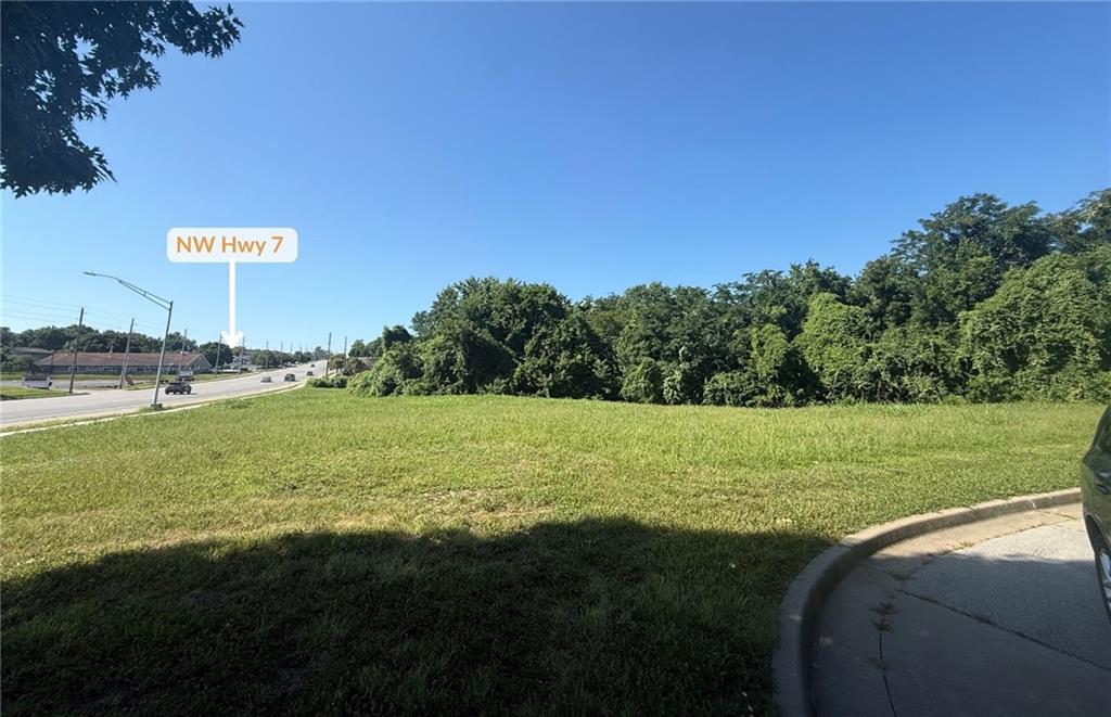 2147 NW 7 Hw, Blue Springs, MO 64015