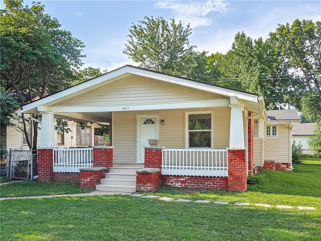 10117 E 10th St S, Independence, MO 64053