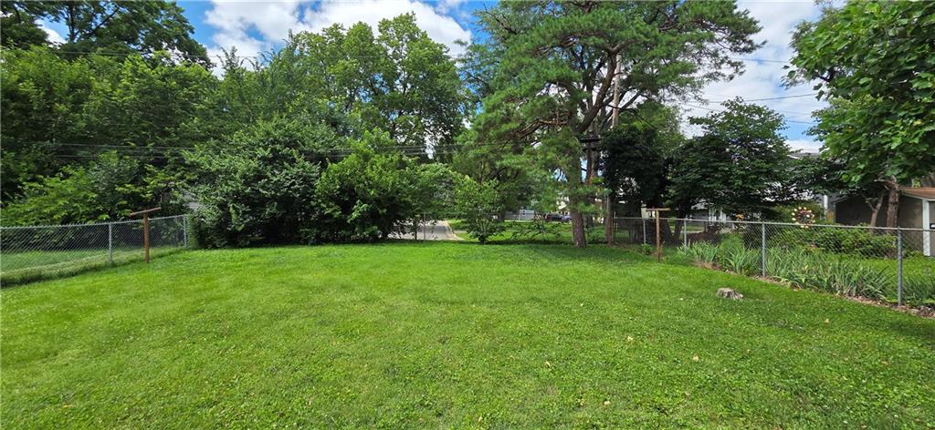 4202 W 53rd Ter, Roeland Park, KS 66205