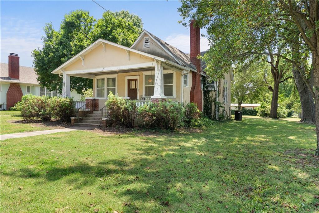 314 E Main St, Odessa, MO 64076