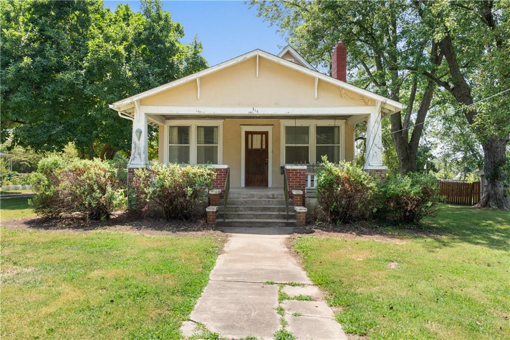 314 E Main St, Odessa, MO 64076