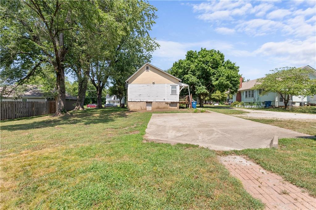 314 E Main St, Odessa, MO 64076
