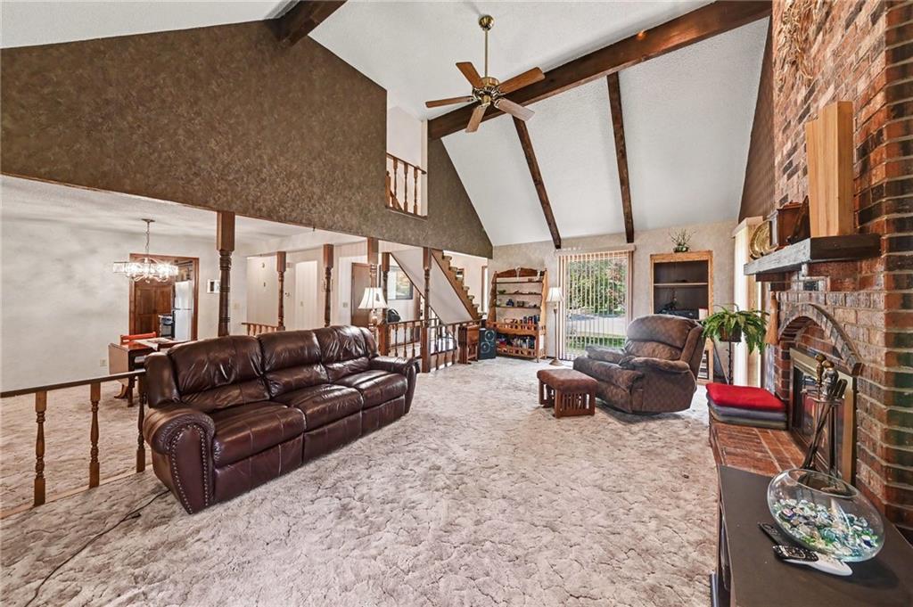 401 N Adams St, Raymore, MO 64083