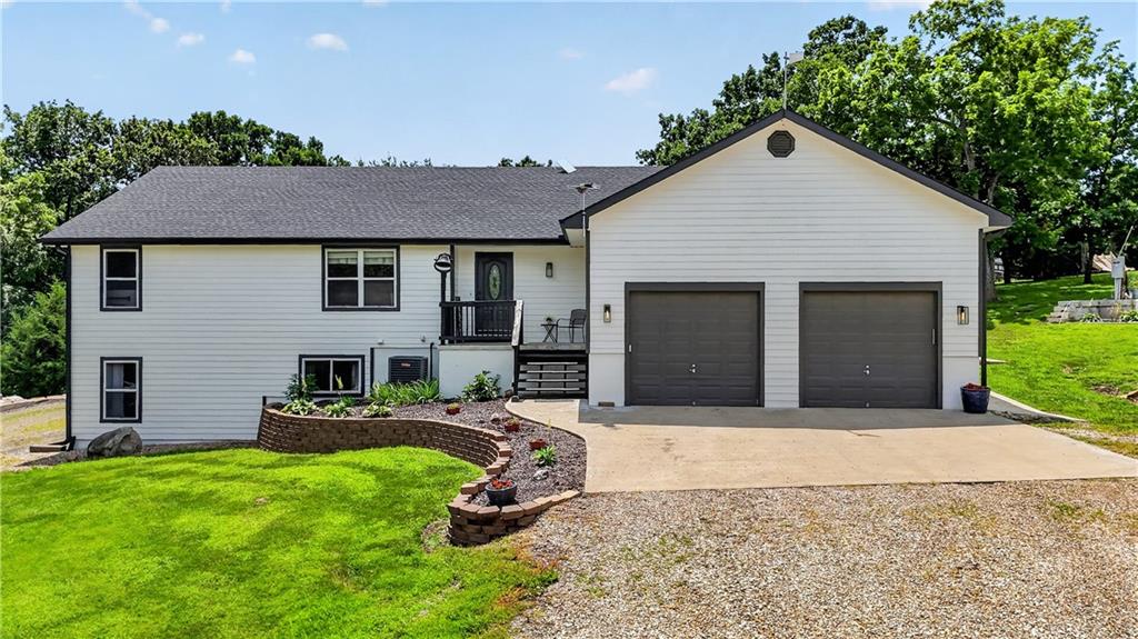 25493 Kansas Ave, Tonganoxie, KS 66086