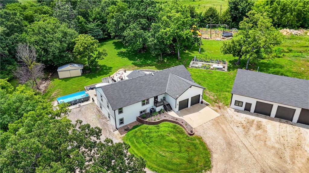 25493 Kansas Ave, Tonganoxie, KS 66086