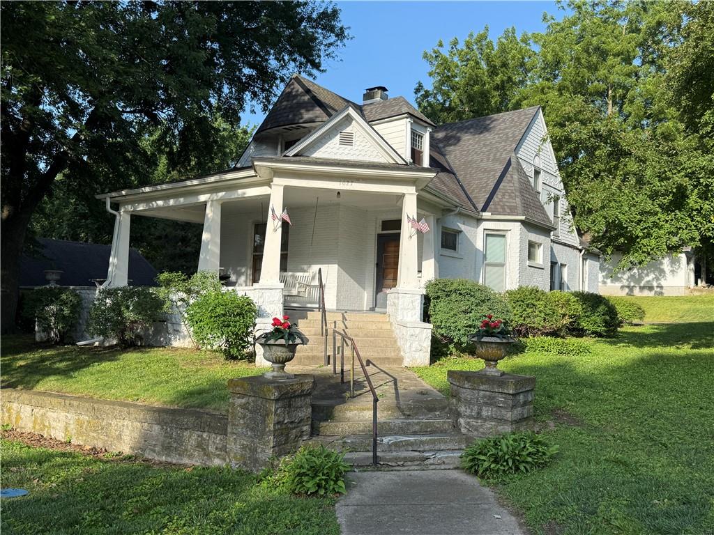 1027 N 4th St, Atchison, KS 66002