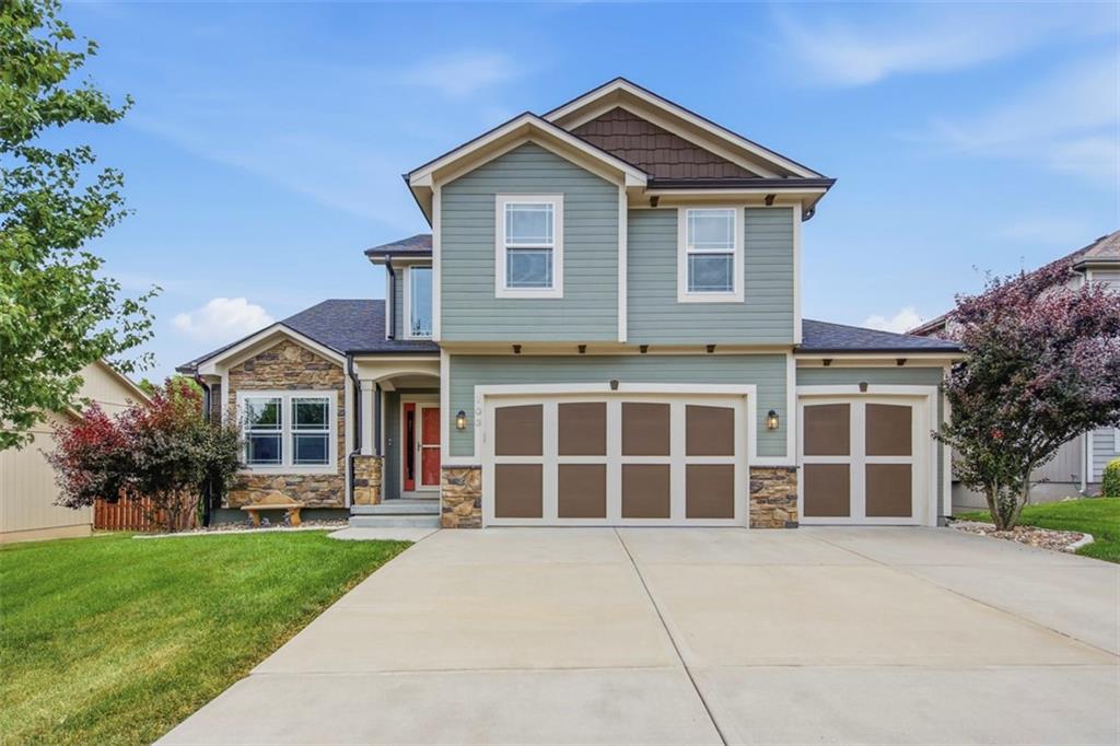 703 19th Ave N, Greenwood, MO 64034