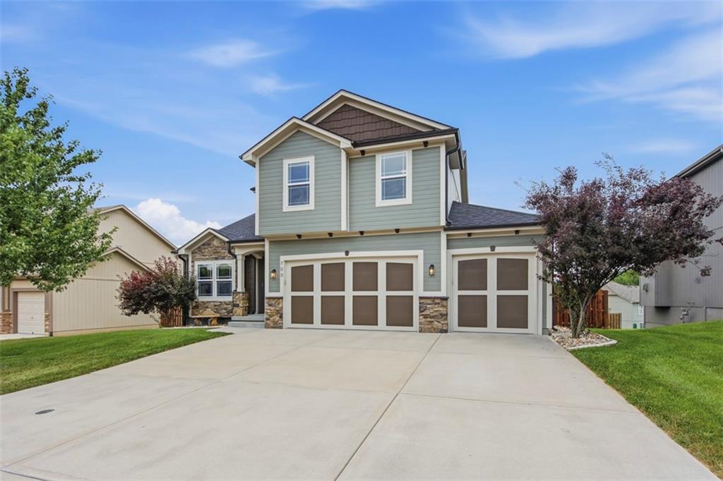 703 19th Ave N, Greenwood, MO 64034