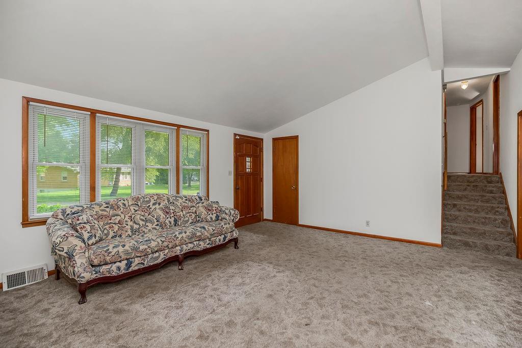 1103 NE 69th St, Kansas City, MO 64118